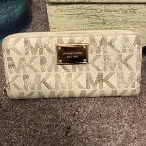 MK Full zip wallet